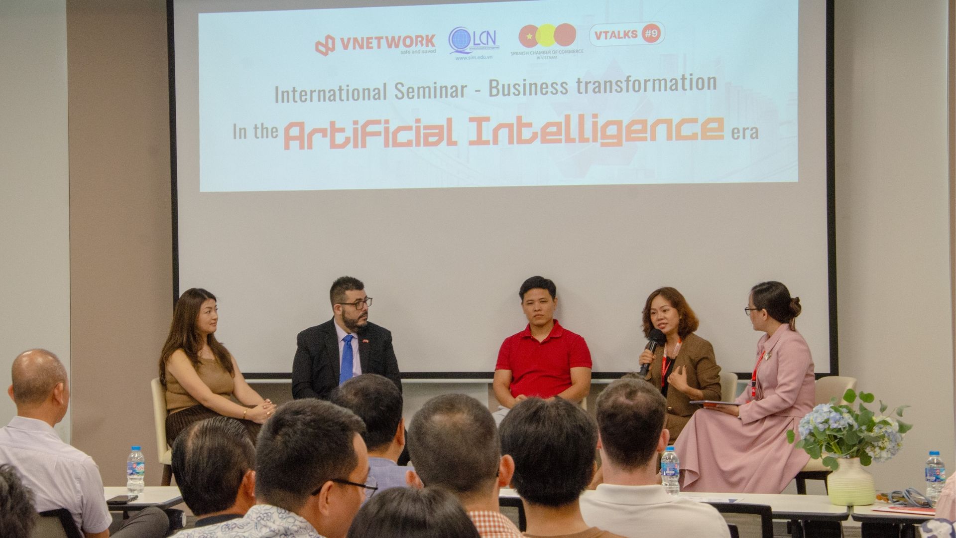 VTalks #9 Concludes with resounding success: A strategic leap in the AI transformation journey for businesses