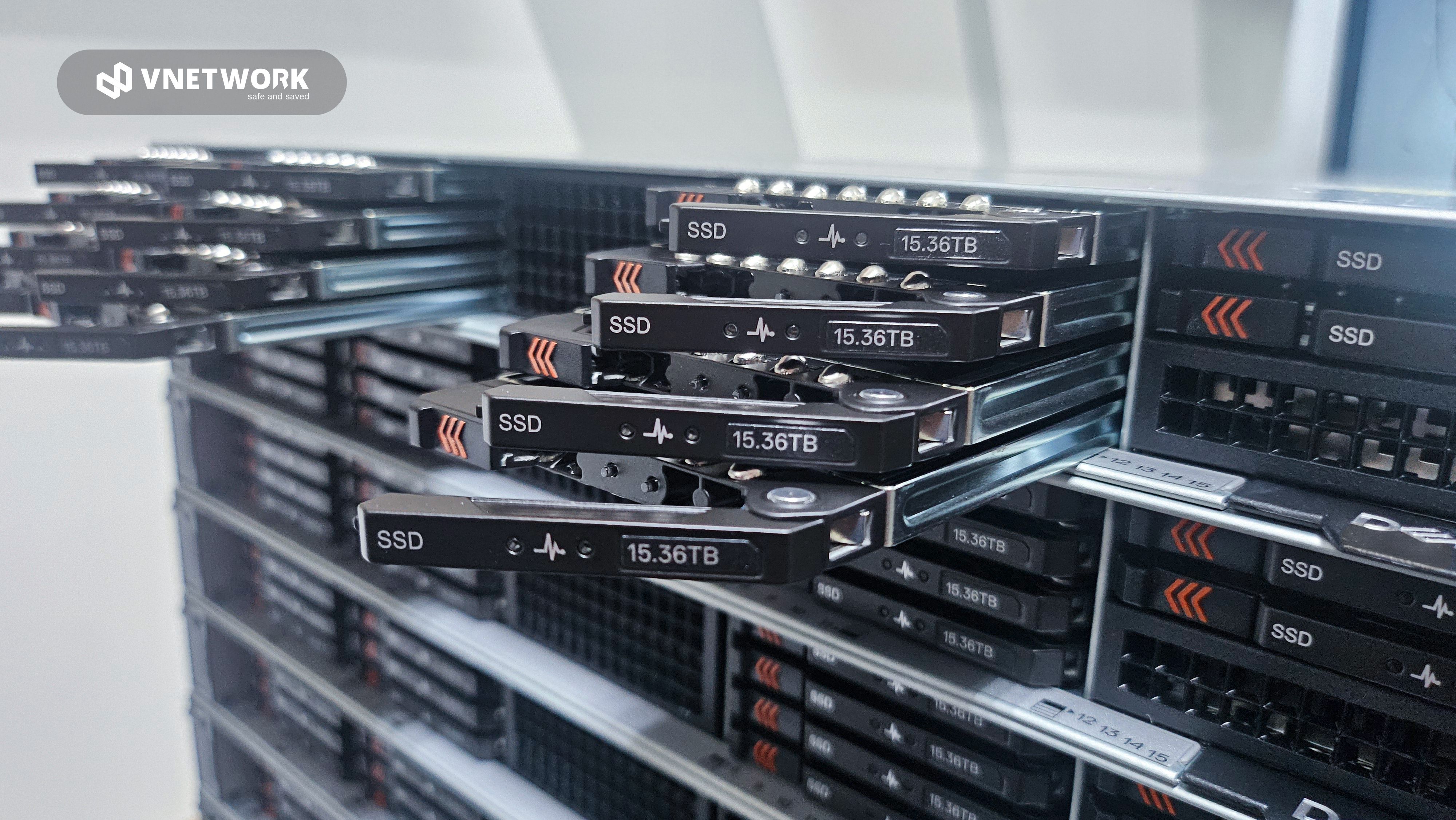 Chip Intel® Xeon® 6 Efficient 6740E mạnh mẽ và tối ưu hàng đầu 