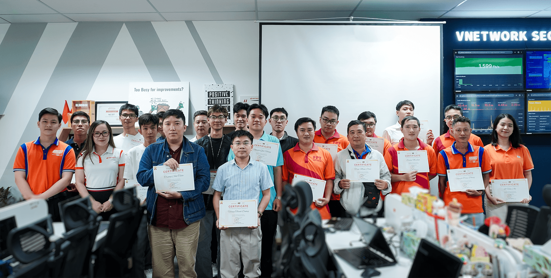 FPT-Aptech-and-FPT-Jetking-students-explore-cybersecurity-at-VNETWORK-5.png