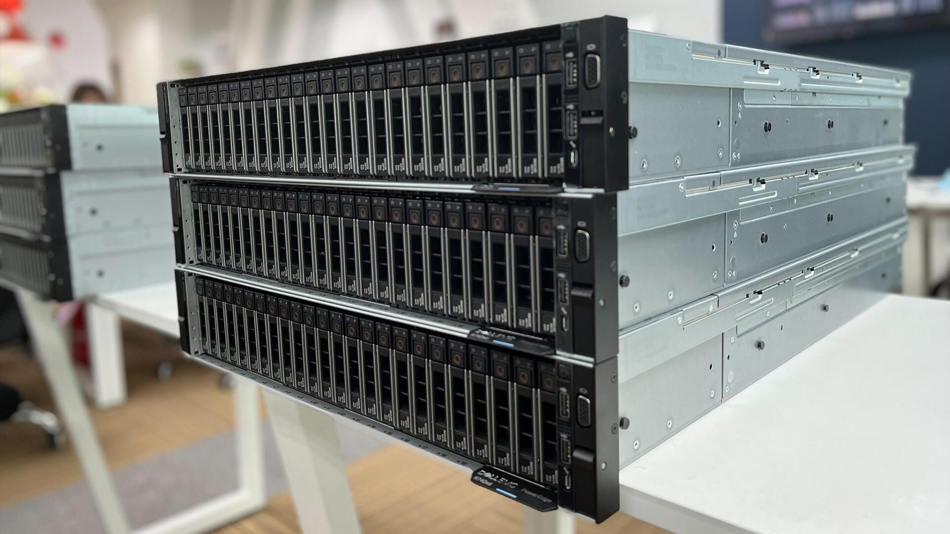 VNETWORK continuously expands to add new servers